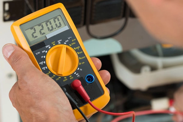 تست الکتریکی کمپرسور: بررسی سلامت سیم‌ پیچ‌ها 